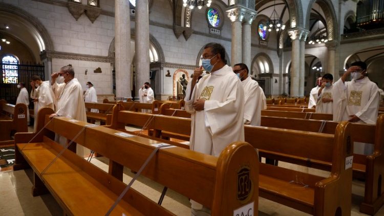 Các linh mục Philippines dâng Thánh lễ cầu nguyện cho các nạn nhân Covid-19
