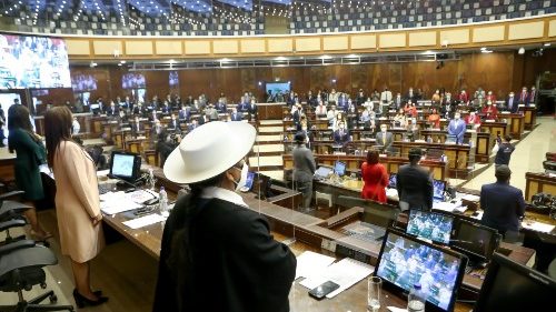 Ecuador: Indigene Politikerin führt neues Parlament