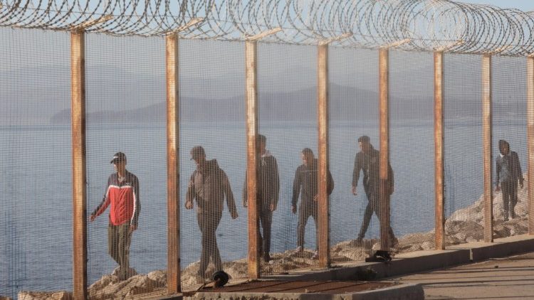 Migrantai prie Ispanijos sienos