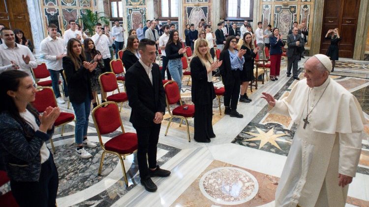 Il saluto del Papa all'Istituto professionale  "Ambrosoli" di Codogno