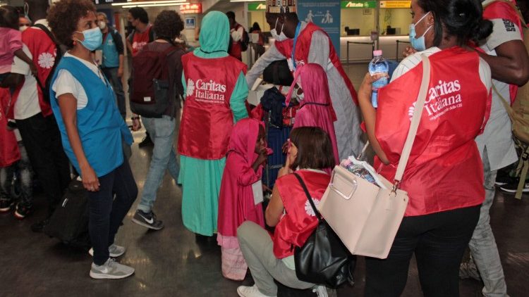 Am römischen Flughafen Fiumicino wurden bereits im Sommer Flüchtlinge über einen humanitären Korridor aus Niger eingeflogen