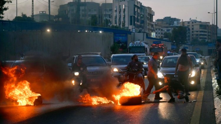लेबनान के बैरूथ में सरकार विरोधी प्रदर्शन, तस्वीरः 24.06.2021