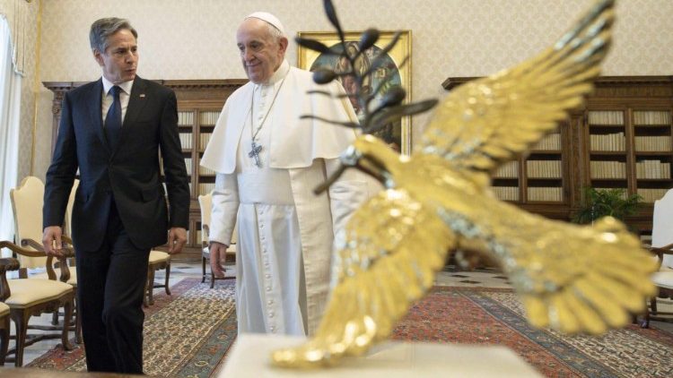 Папа Франциск и държавния секретар на САЩ Антъни Джон Блинкен.