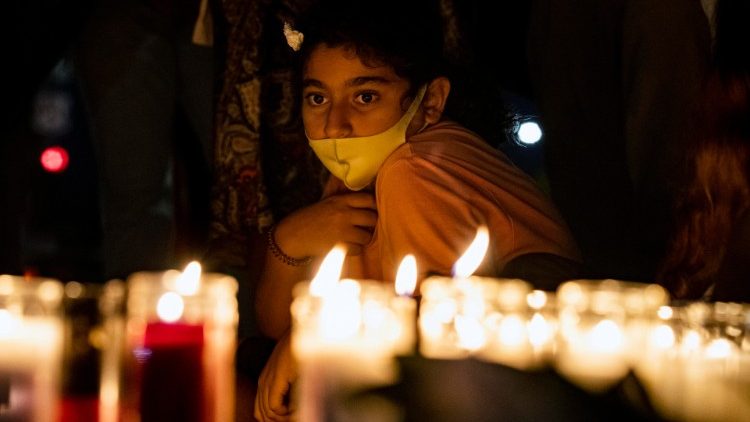 Afeg? participa de Viglia nos Estados Unidos pelo pas asitico e refugiados