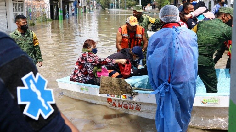 洪水に見舞われたメキシコ・イダルゴ州トゥーラ・デ・アジェンデ市内　2021年9月8日