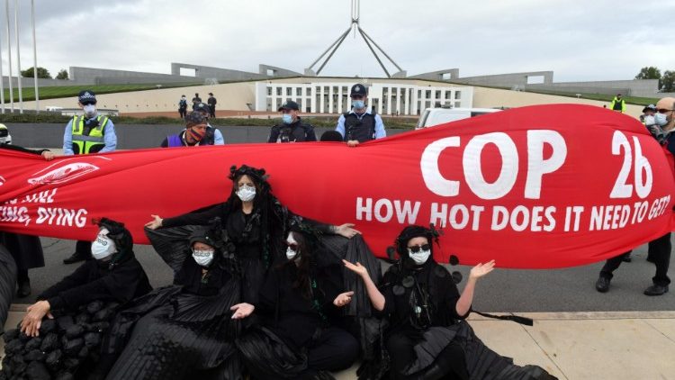 Протести в защита на климата пред парламента в Канбера, Австралия