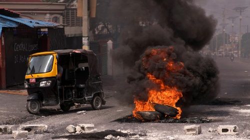 Haiti, l'arcivescovo di Port-au-Prince: impotenti di fronte alla violenza