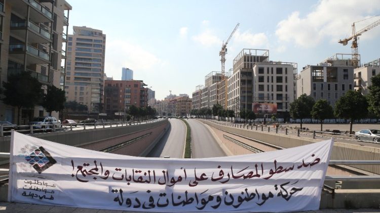 Streikende Taxifahrer blockieren am 25. Oktober die Innenstadt von Beirut