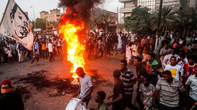 Sudan: proteste dopo il golpe militare