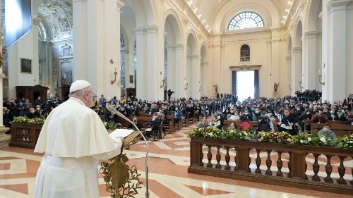 Pápež sa modlil s chudobnými pred Porciunkulou: Aby sa naša slabosť stala silou
