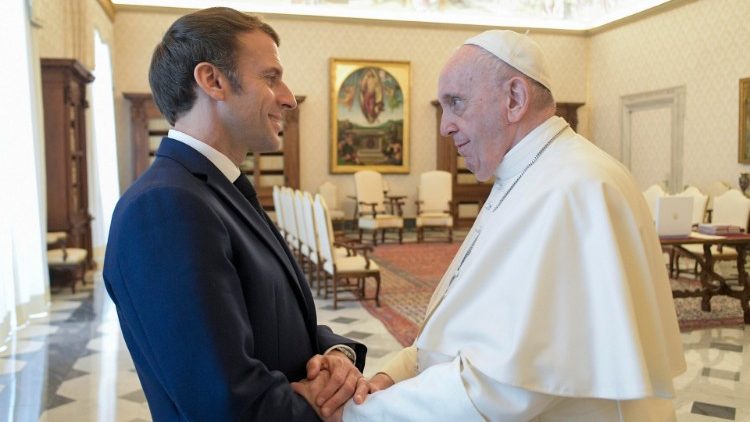 Macron mit dem Papst