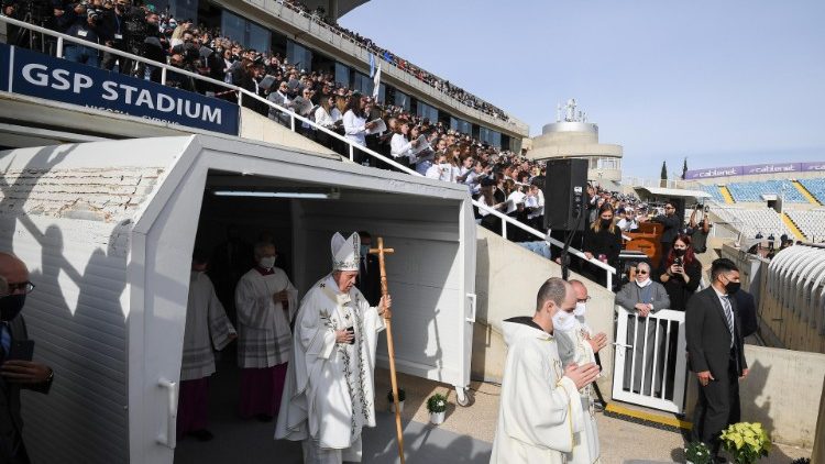 Papa: Cipro; messa alla stadio per la comunit� cattolica