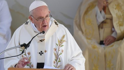 Påvens mässa på Cypern: "Tillsammans kan vi helas från mörkrets blindhet"