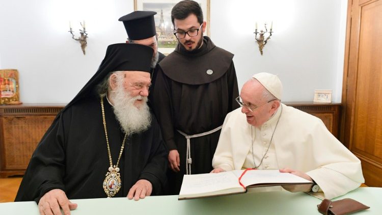 Le Pape François et l'archevêque grec-orthodoxe Hiéronimos II