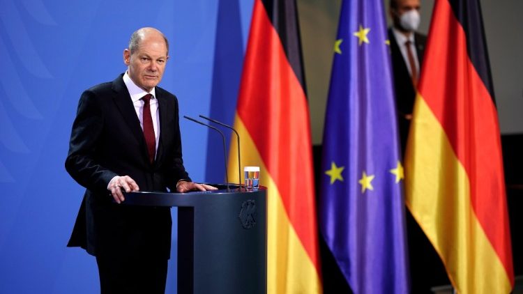 Olaf Scholz at the handing over ceremony of the German Chancellery