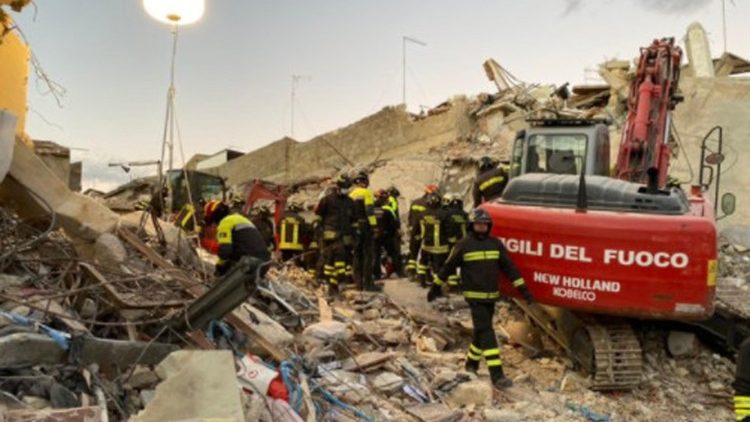 Le macerie dell'esplosione dell'11 dicembre a Ravanusa, in provincia di Agrigento