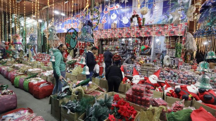 Weihnachtdekoration in einem Markt in Kairo