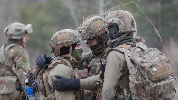 Ukrainian Territorial Defense reservists conduct military exercise near Kiev