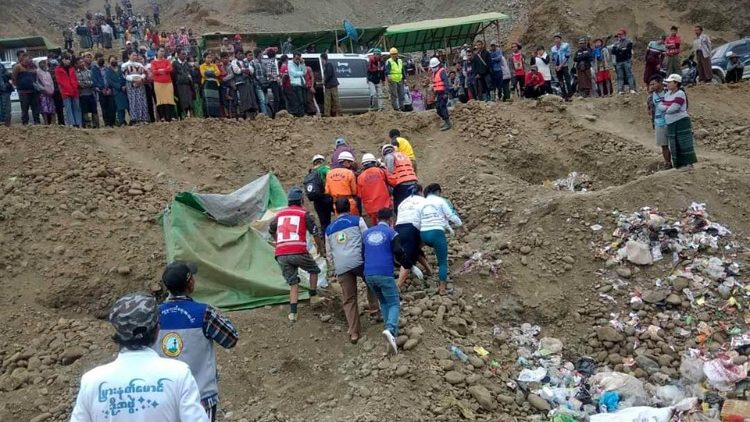 Decenas de personas desaparecidas durante un corrimiento de tierras en una mina de jade en el norte de Myanmar