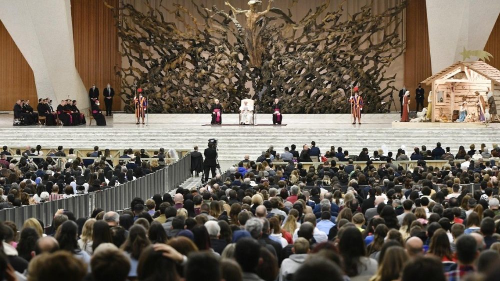Betlehem inštalovaný v Aule Pavla VI. tento rok pochádza z oblasti talianskej Padovy (29. dec. 2021)