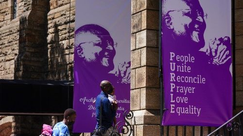 La Comunità internazionale ricorda l’arcivescovo Tutu, icona della lotta all’apartheid