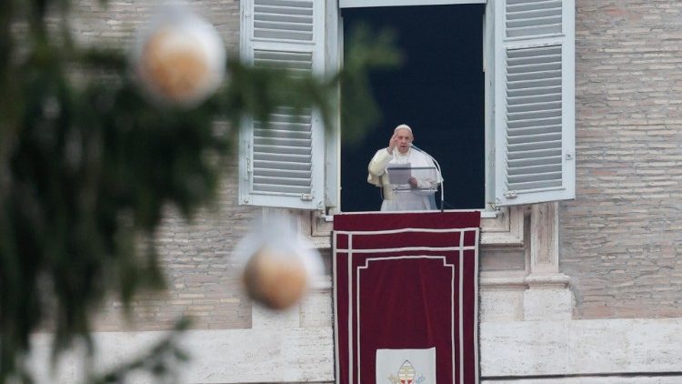 Папата Фрањо за време на молитвата Ангел Господов на 2 јануари 2022 година