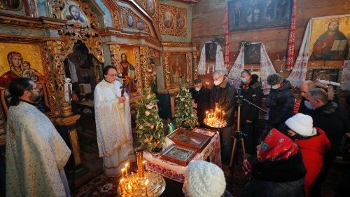 Il Papa alle Chiese orientali: auguri per un Natale di pace