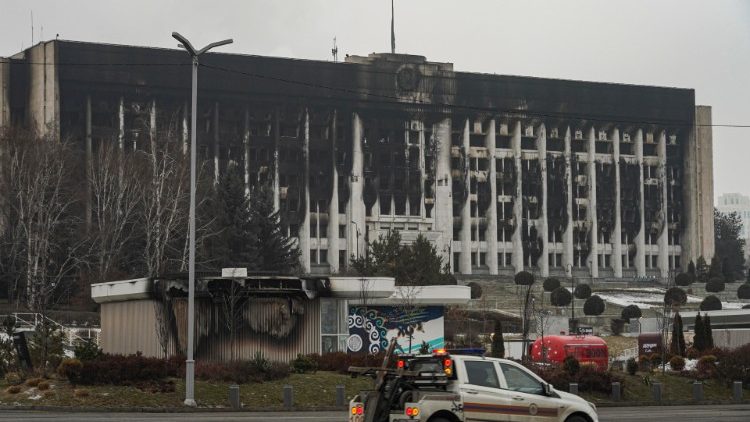 Un bâtiment administratif incendié à Almaty