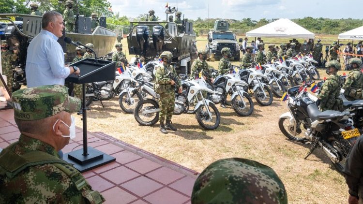 Presidente de Colombia Ivan Duque lanza operativo en Arauca escenario de una guerra entre las disidencias de las FARC y del ELN