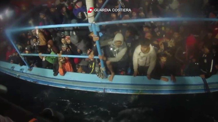 I 280 migranti soccorsi dalla Guardia Costiera italiana e fatti sbarcare a Lampedusa nella notte fra lunedì e martedì