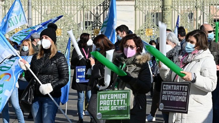 Turin: Auch in Italien protestieren Tätige im Gesundheitsdienst gegen unzumutbare Arbeitsbedingungen (28. Januar 2022)