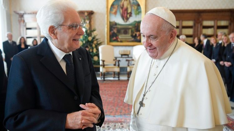 Papa Francisco com o presidente italiano, Sergio Mattarella