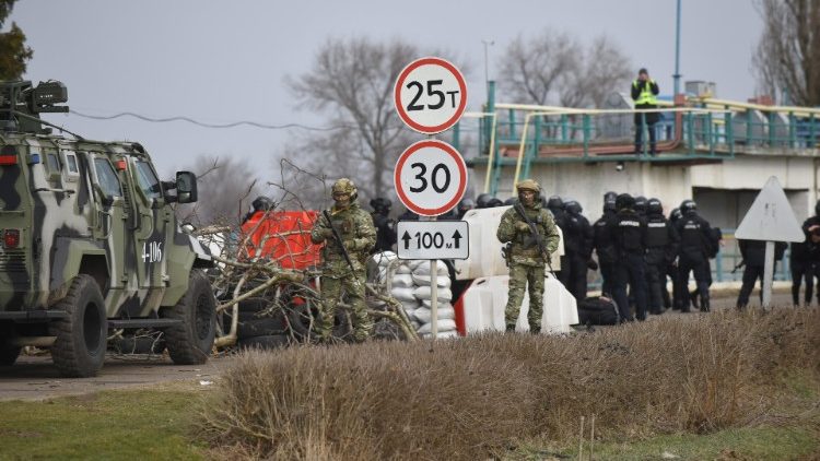 Exercices militaires près du village d'Kalanchak, au sud de l'Ukraine, le 12 février 2022. (EPA/Oleg Petrasyuk)