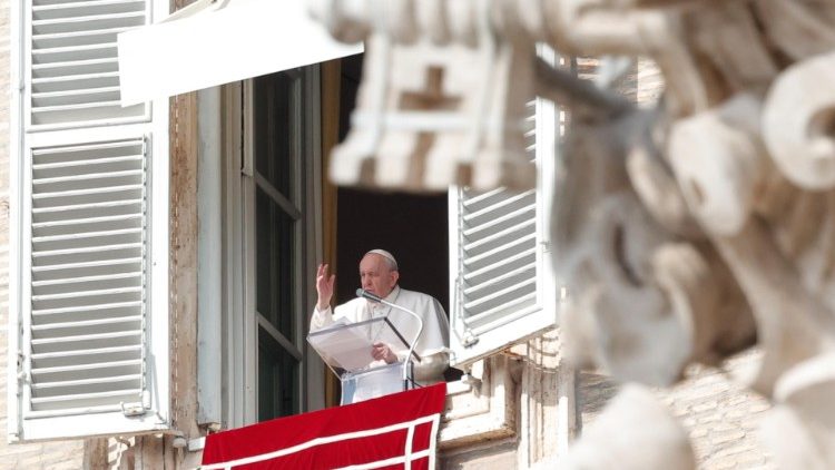 A pápa az Úrangyalakor a felelősöktől kéri, hogy tegyenek meg mindent a békéért 