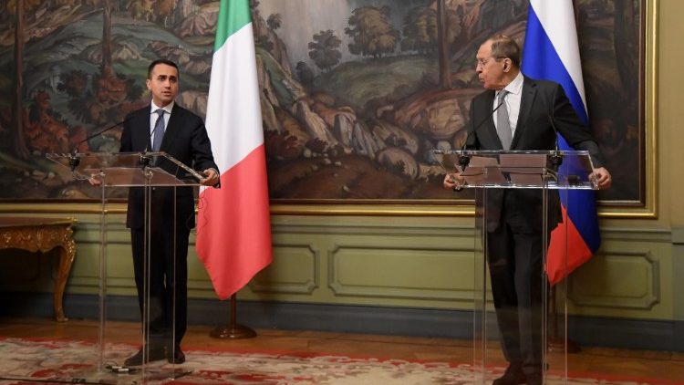 Il ministro italiano Di Maio e quello russo Lavrov