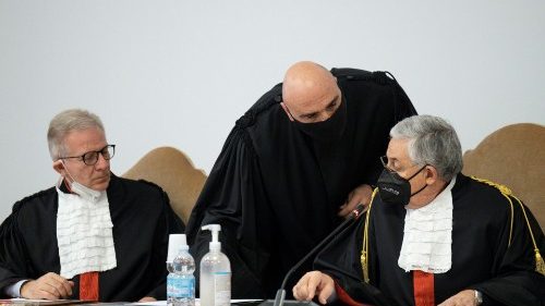 Processo vaticano, Perlasca inesperadamente no Tribunal. Marogna deposita memorial