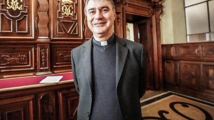 Neuer Erzbischof für Turin: Roberto Repole, hier in der Sakristei der Wallfahrtskirche Consolata in Turin