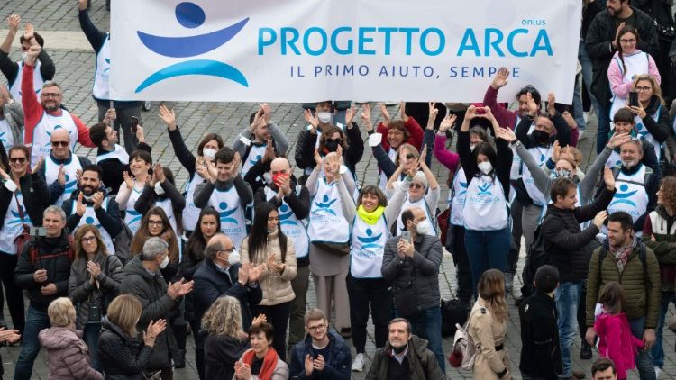 A hajléktalanokat segítő „Bárka Projekt” csoportját is köszöntötte a pápa 