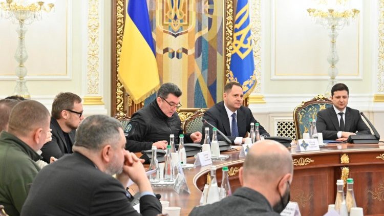 Il Consiglio di sicurezza ucraino in riunione per decidere sullo stato di emergenza