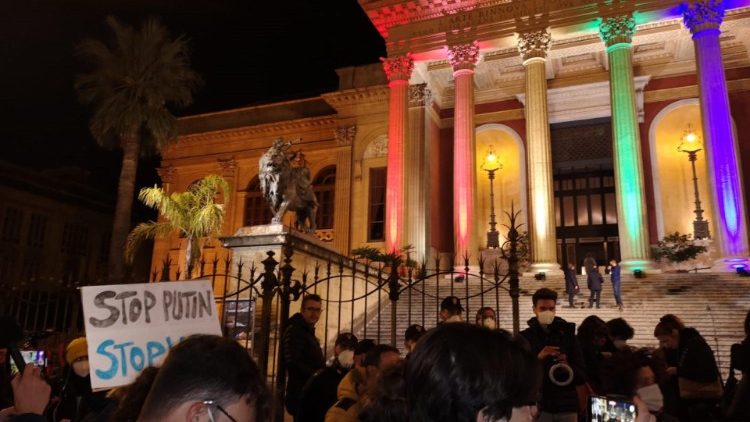 Palermo: una delle tante veglie di preghiera per l'Ucraina