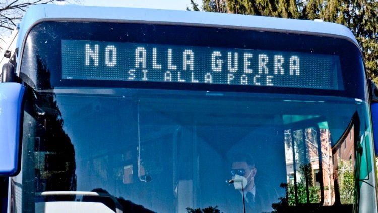 Messaggi di pace sui bus della flotta Air Campania