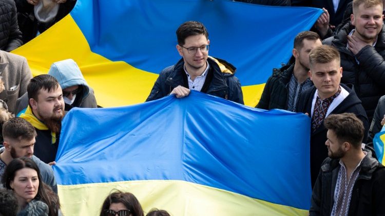 Ukrainos vėliavos Šv. Petro aikštėje
