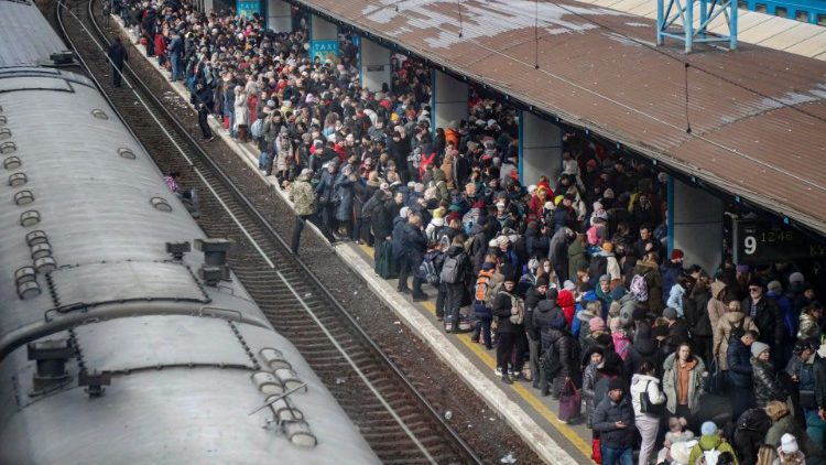 Les trains au départ de Kiev pris d'assaut par les habitants