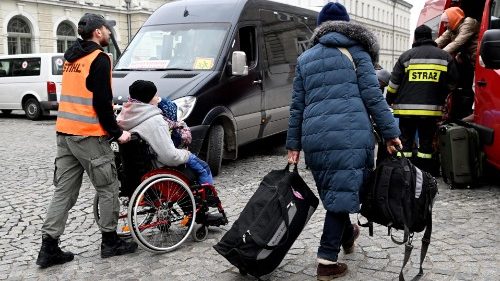 Ukraine: Cardinal Czerny to meet refugees fleeing to Hungary