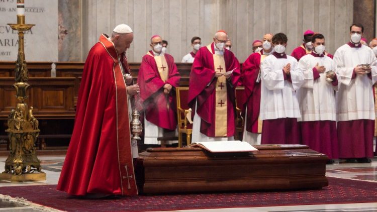 El Papa presidió el rito de la Ultima Commendatio y la Valedictio