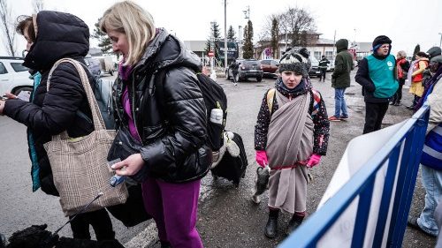 दस लाख से अधिक लोग यूक्रेन से पड़ोसी देशों में भाग गए