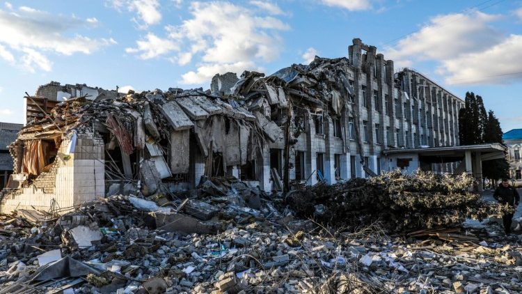 Зруйнована школа в Житомирі