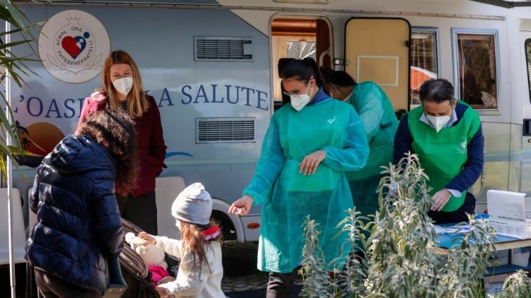 Staff del Fatebenefratelli - ospedale sostenuto dalla Fondazione Del Vecchio - in aiuto ai rifugiati ucraini 