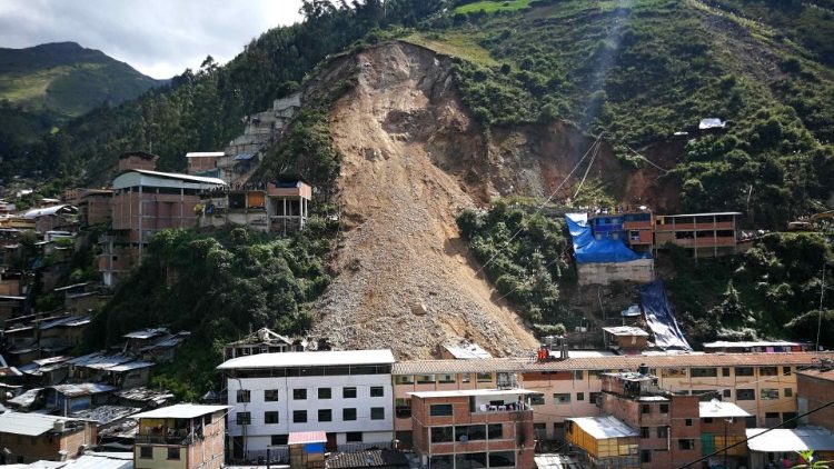 Vista del derrumbe, en Pataz, Perú, 15 de marzo de 2022