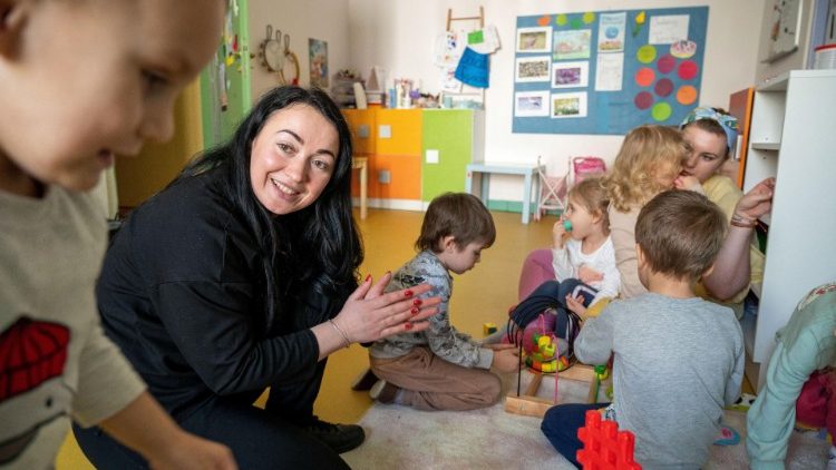 यूक्रेन के लॉड्ज़ो में शरणार्थियों के बच्चों के लिए बालवाड़ी
